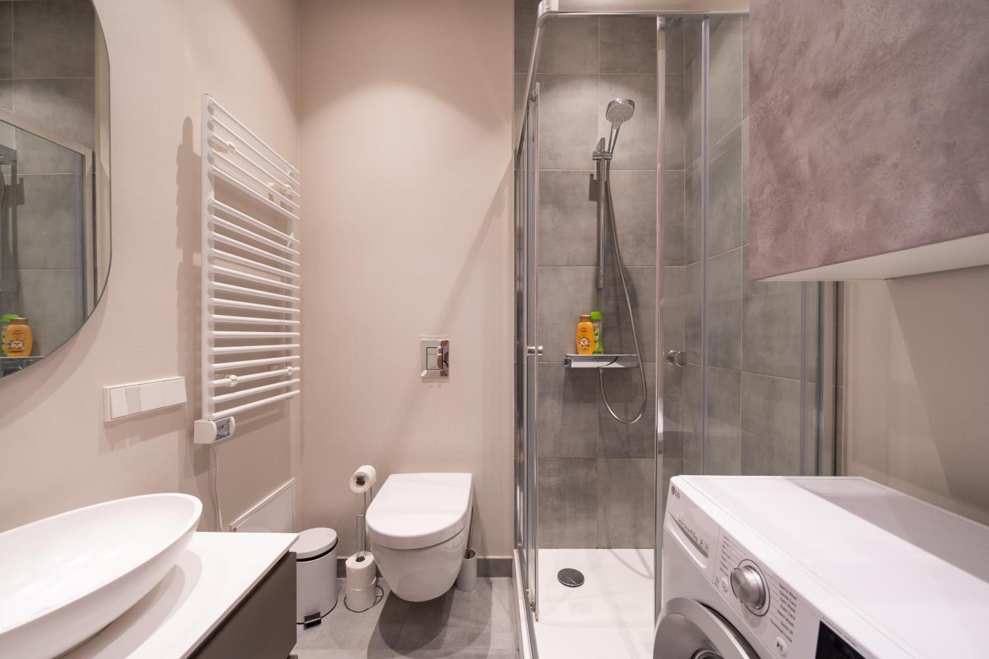 Cosy Old Town Flat In A Modern Secured Apt. Block 里加